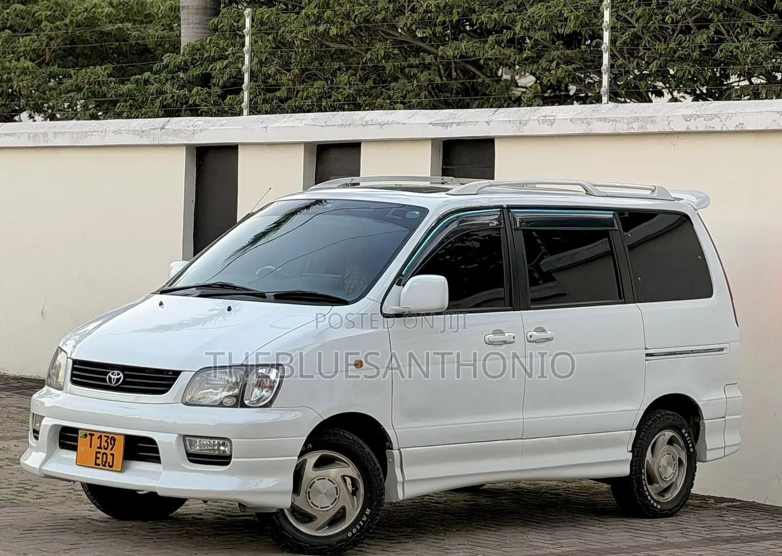 Toyota Noah 2.0 AWD (8 Seater) 2001 Pearl