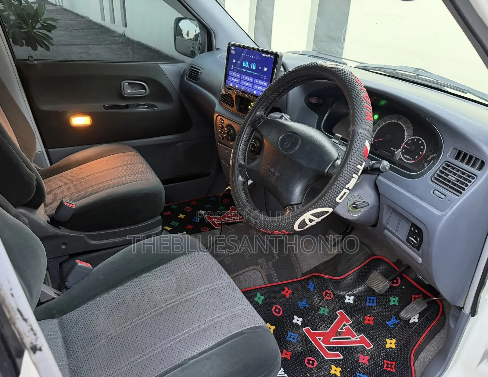 Toyota Noah 2.0 AWD (8 Seater) 2001 Pearl