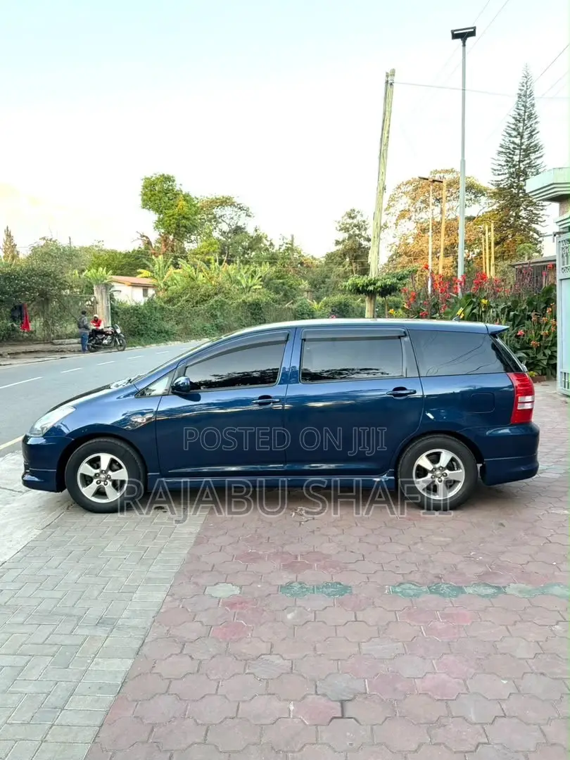 Toyota Wish 2005 Blue