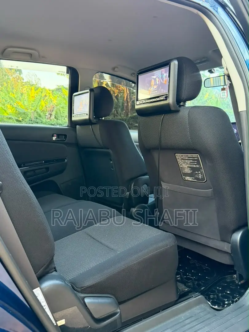 Toyota Wish 2005 Blue