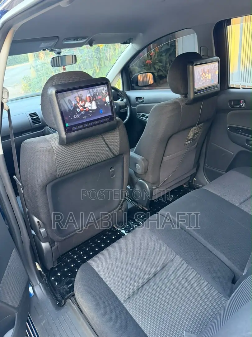 Toyota Wish 2005 Blue