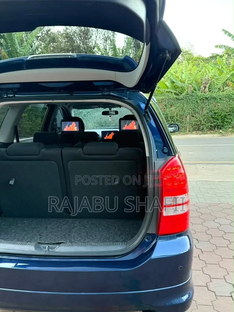 Toyota Wish 2005 Blue