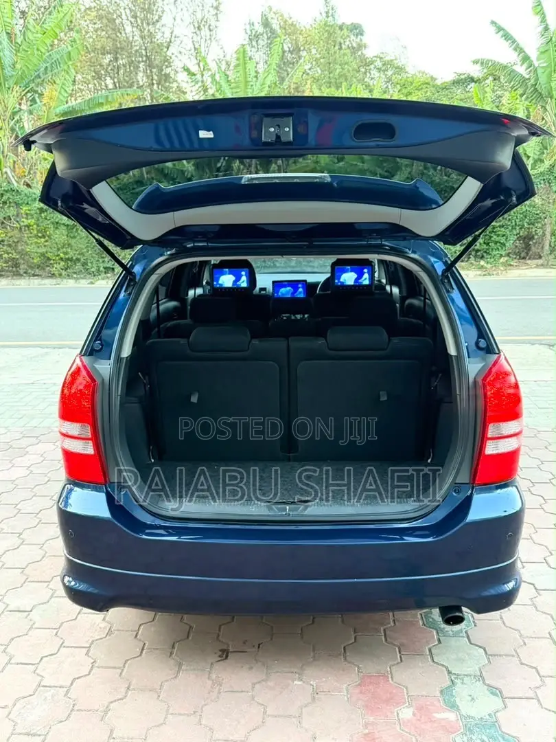 Toyota Wish 2005 Blue