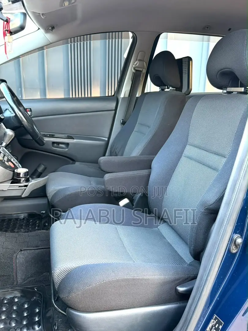 Toyota Wish 2005 Blue