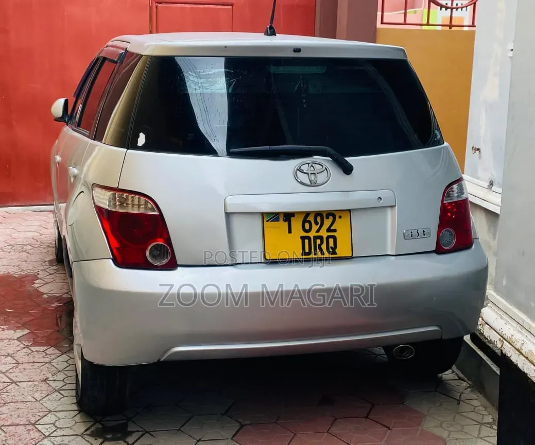 Toyota IST 2005 Silver