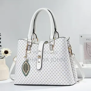 Handbag Kwa Bei Rahisi Tunatuma Kote Tanzania Karibuni Sana Wateja Wet
