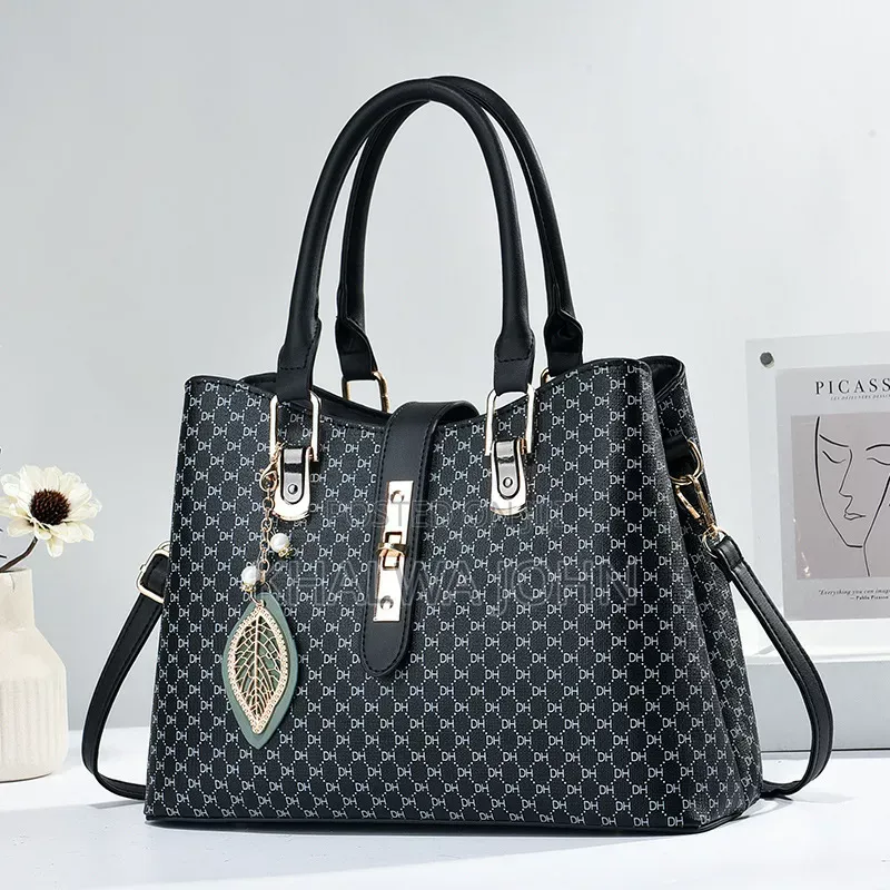 Handbag Kwa Bei Rahisi Tunatuma Kote Tanzania Karibuni Sana Wateja Wet
