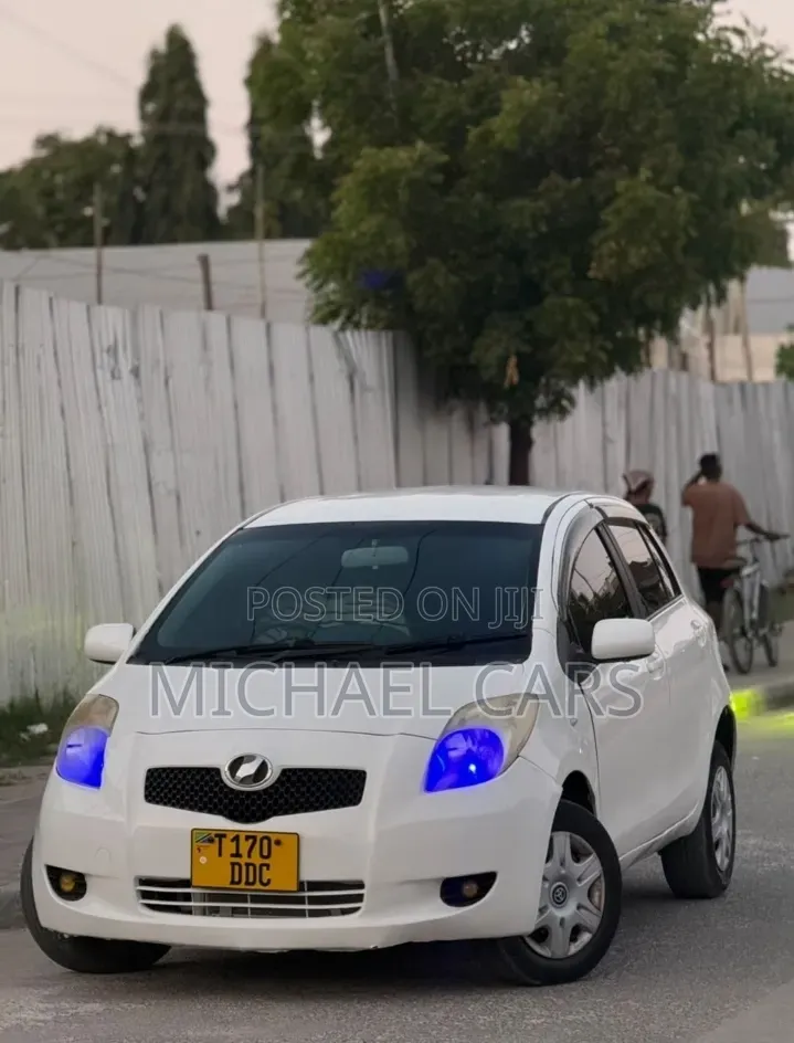 Toyota Vitz 2008 White