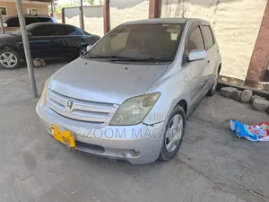 Toyota IST 2001 Silver