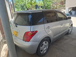 Toyota IST 2001 Silver