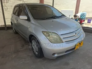 Toyota IST 2001 Silver
