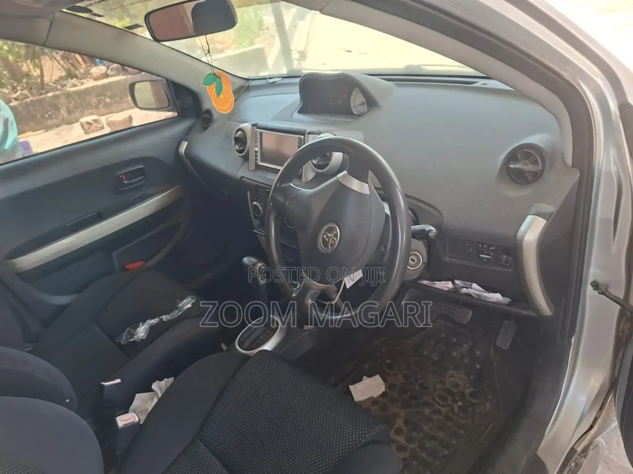 Toyota IST 2001 Silver