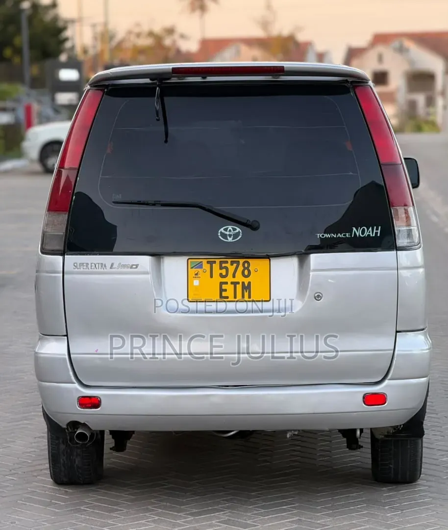 Toyota LiteAce Noah 2001 Silver