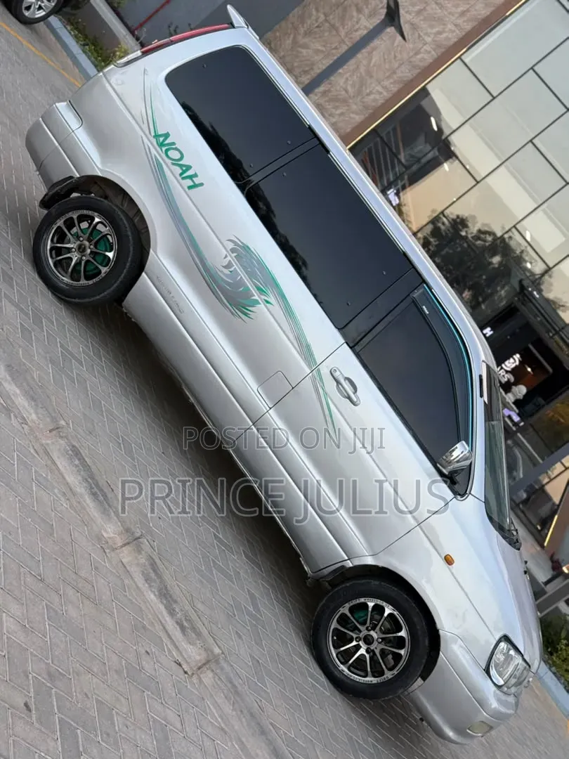 Toyota LiteAce Noah 2001 Silver