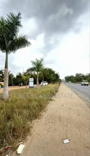 Main Road Plot Inauzwa Mapinga