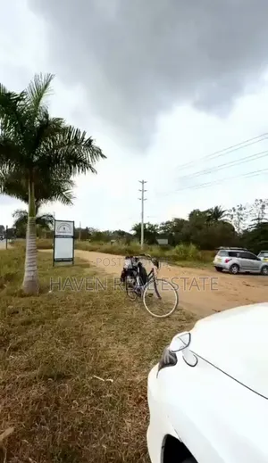 Main Road Plot Inauzwa Mapinga