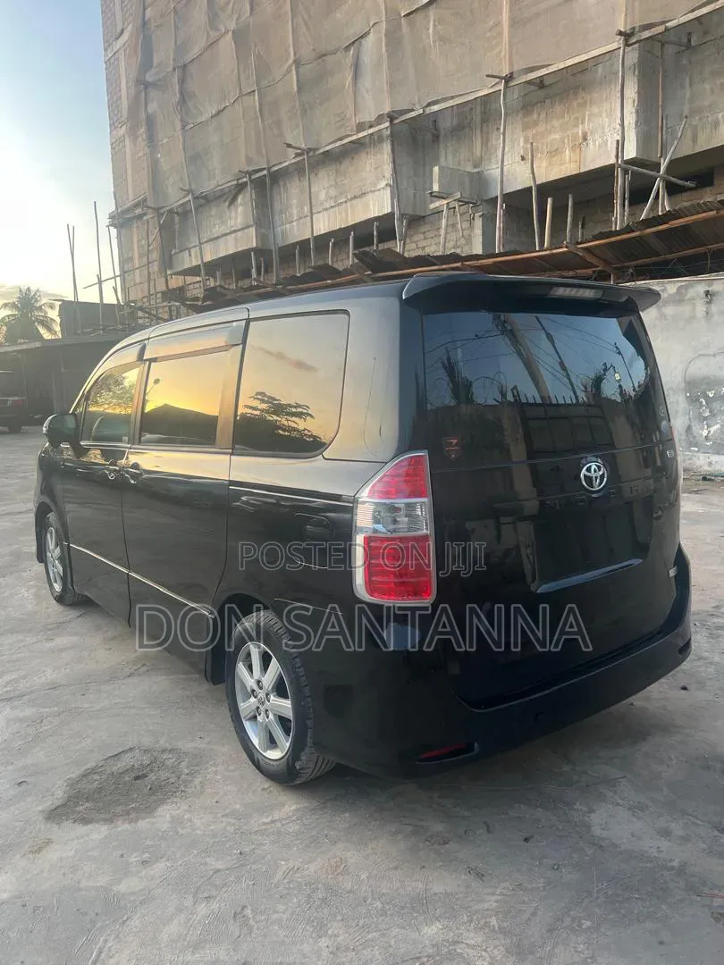 Toyota Noah 2008 Black