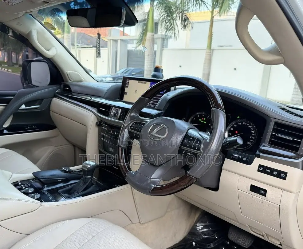 Lexus LX 570 AWD 2016 Pearl