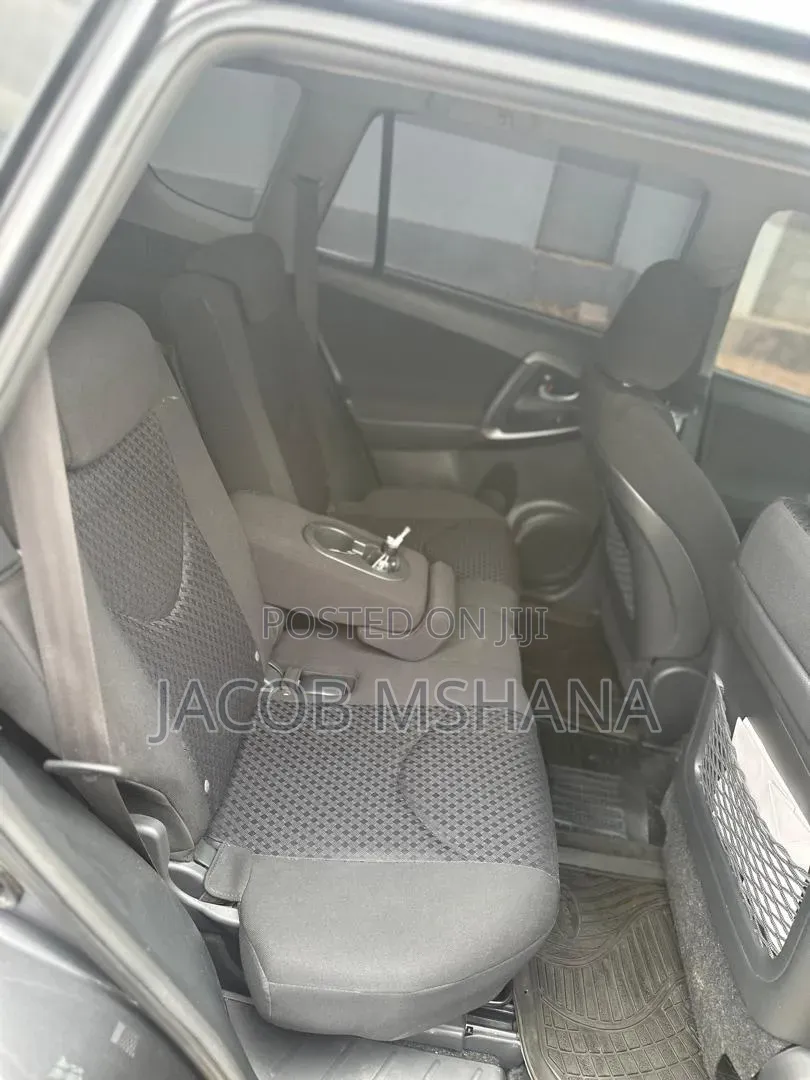 Toyota Vanguard 2010 Gray