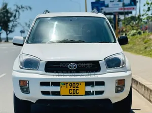 Toyota RAV4 Automatic 2003 White