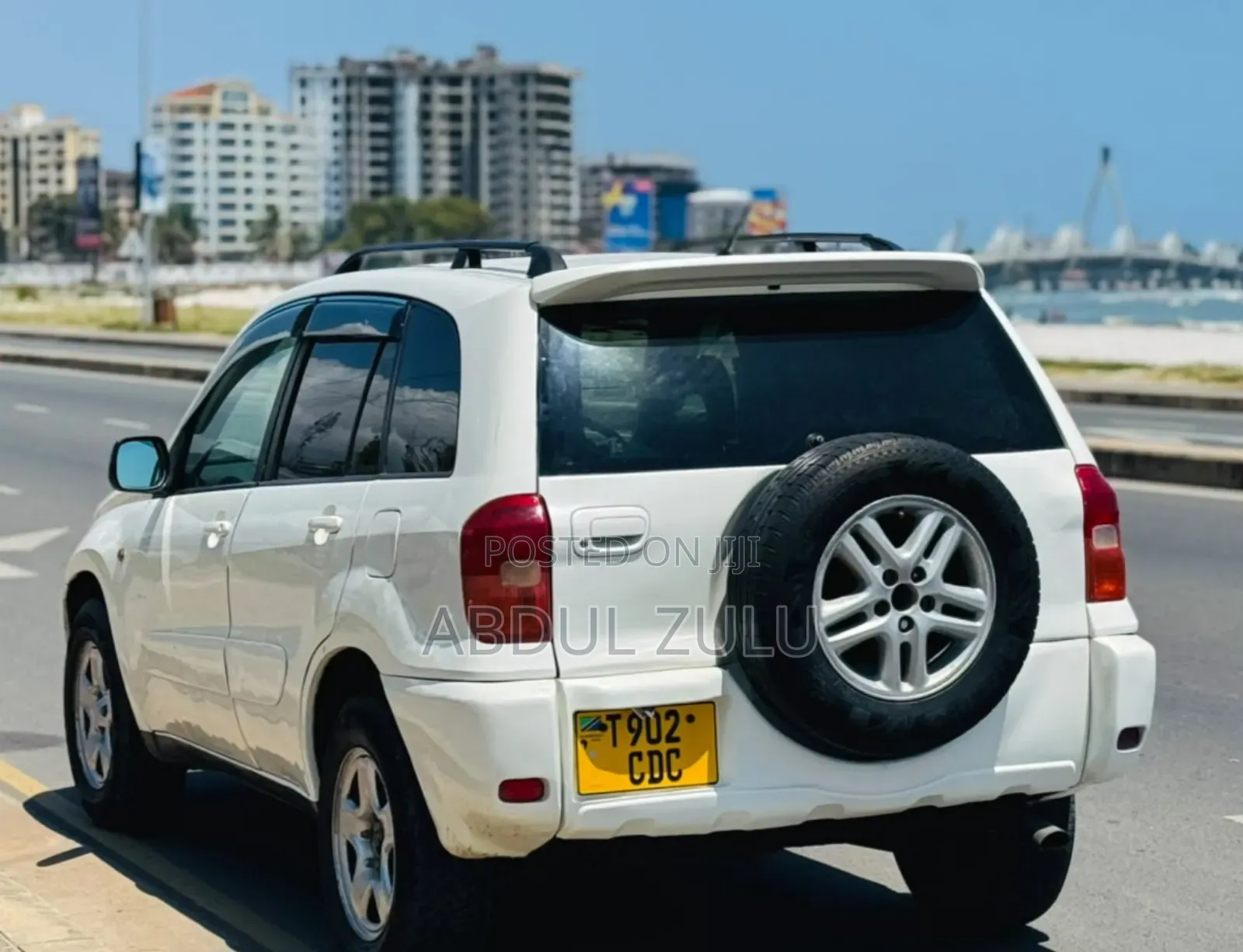 Toyota RAV4 Automatic 2003 White