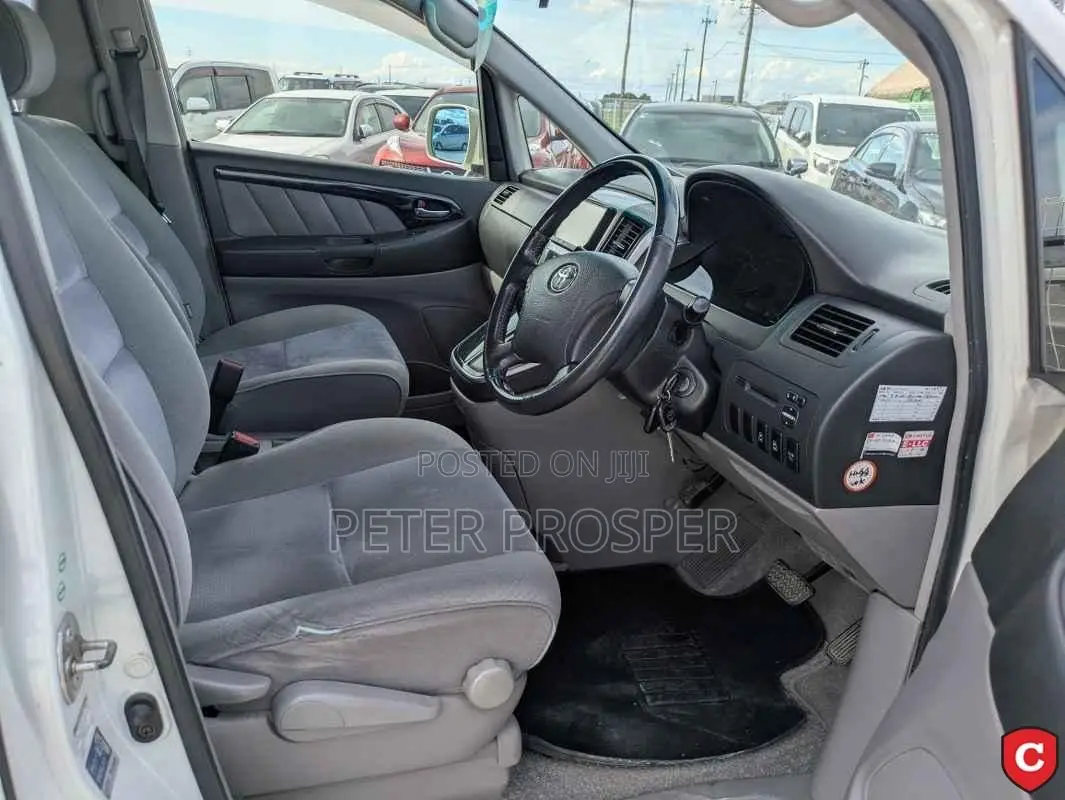 Toyota Alphard 2.4 Petrol AWD 2004 White