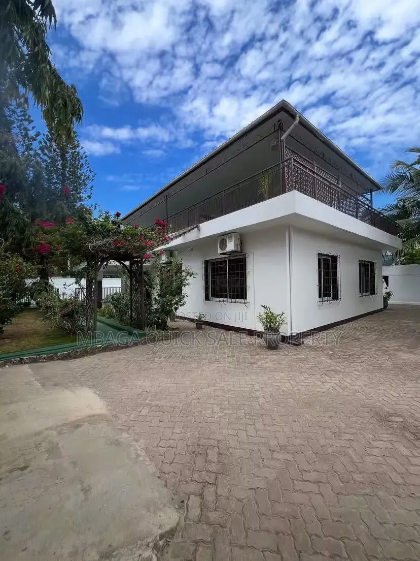 3bdrm House in Masaki, Oyster Bay for rent