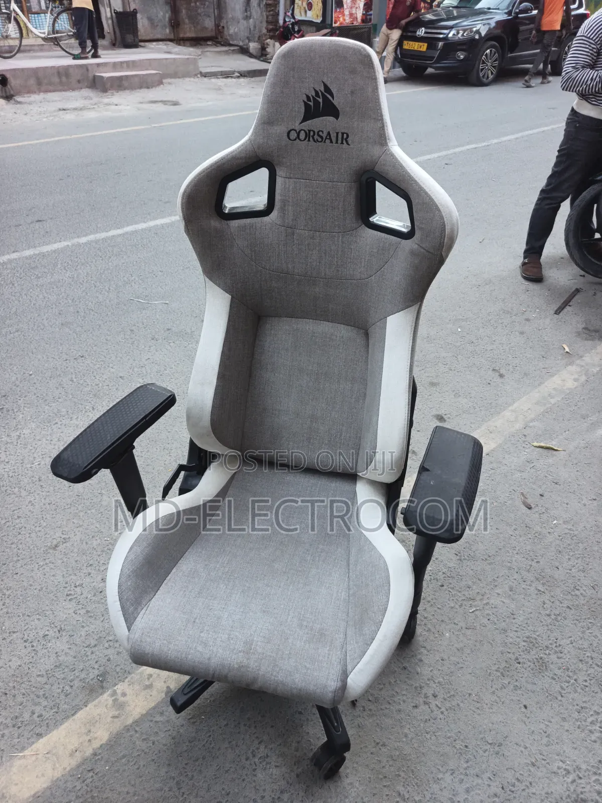 Corsair T3 RUSH Gaming Chair (Toleo La Rangi Ya Grey/White).