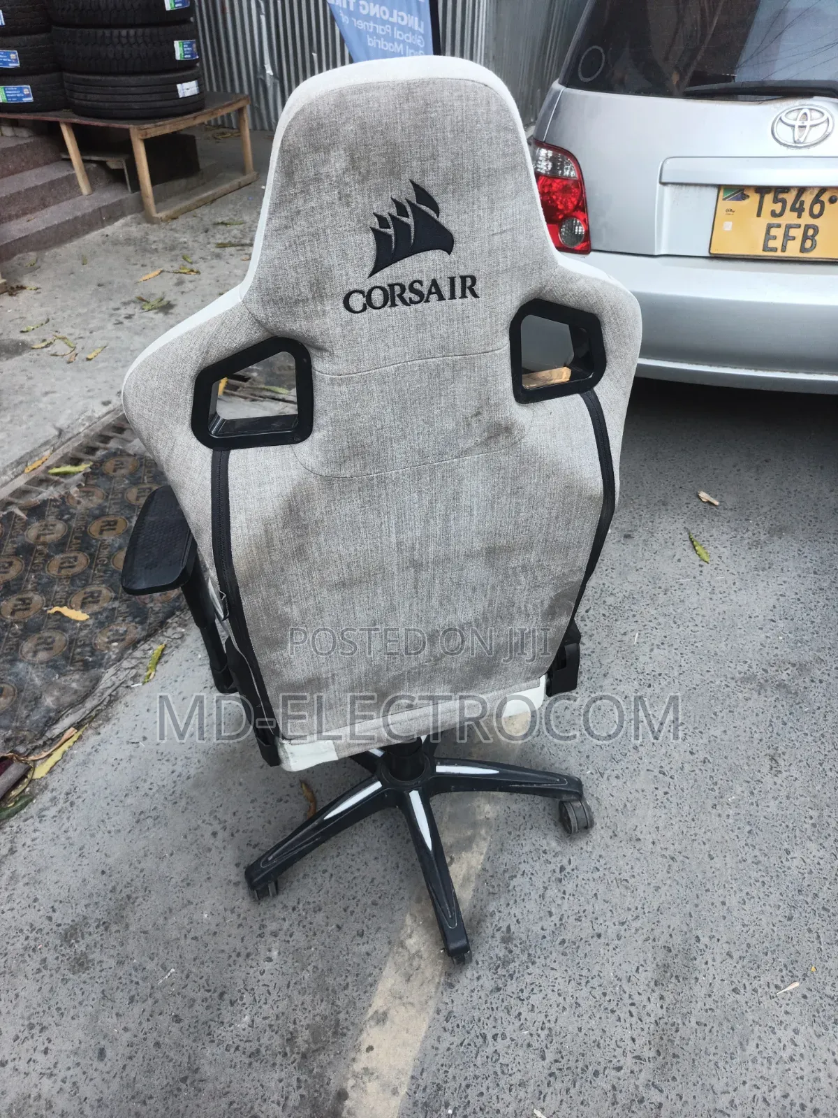 Corsair T3 RUSH Gaming Chair (Toleo La Rangi Ya Grey/White).