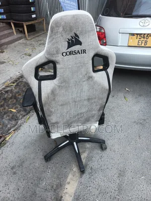 Corsair T3 RUSH Gaming Chair (Toleo La Rangi Ya Grey/White).