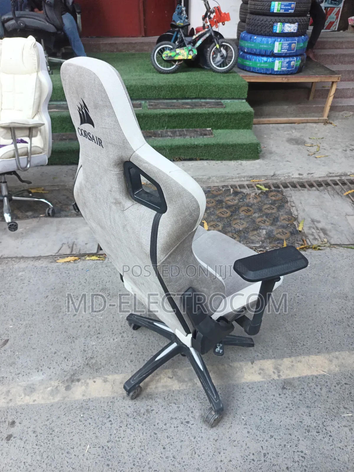 Corsair T3 RUSH Gaming Chair (Toleo La Rangi Ya Grey/White).