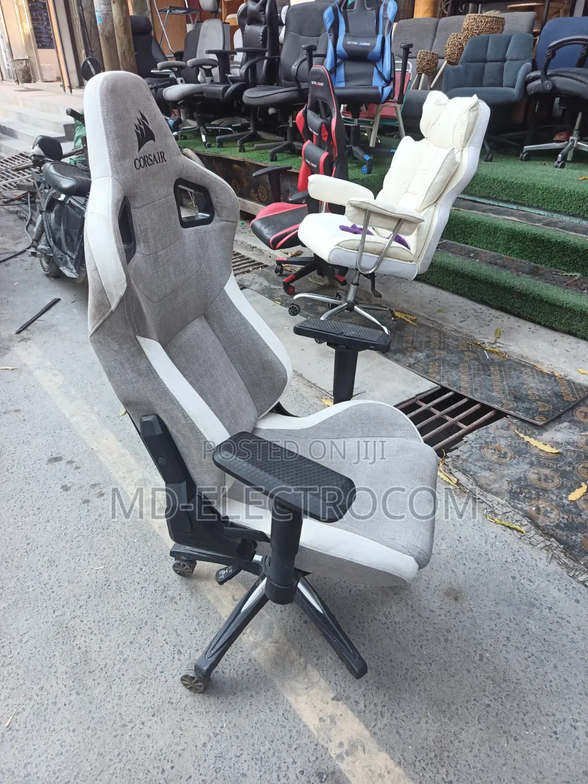 Corsair T3 RUSH Gaming Chair (Toleo La Rangi Ya Grey/White).