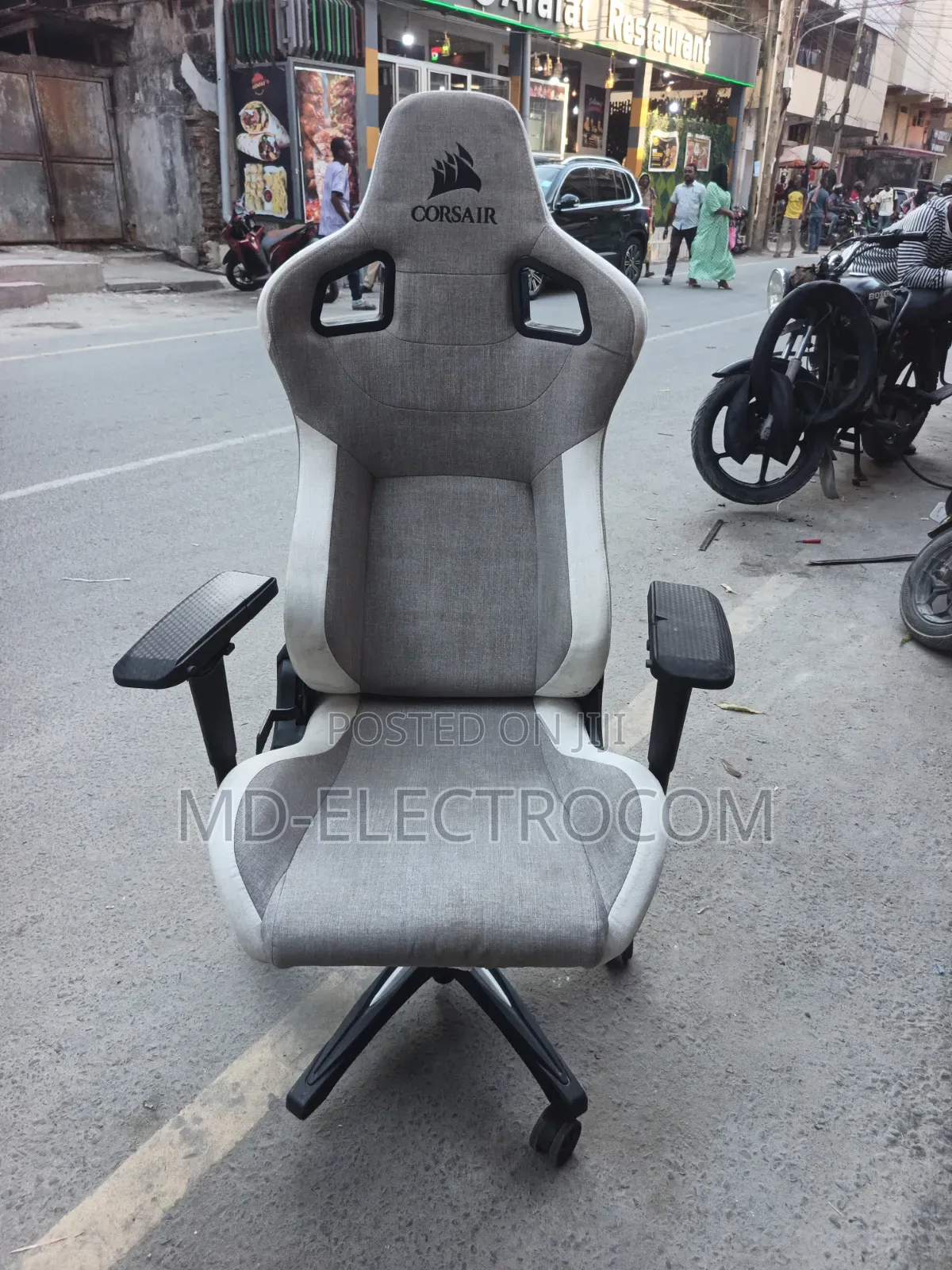 Corsair T3 RUSH Gaming Chair (Toleo La Rangi Ya Grey/White).