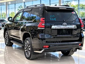 Toyota Land Cruiser Prado 2.8 2023 Matt Black