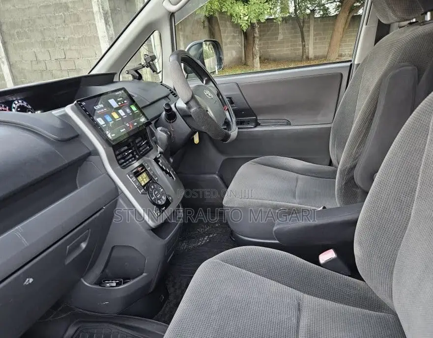 Toyota Noah 2009 Silver