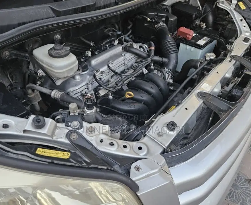 Toyota Noah 2009 Silver