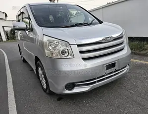 Toyota Noah 2009 Silver