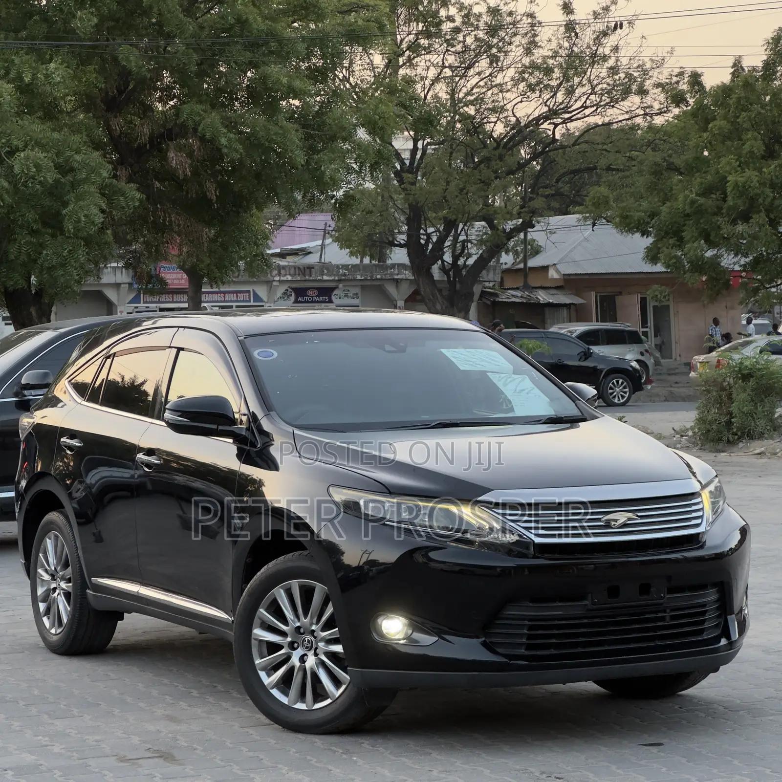 Toyota Harrier 2.0 2016 Black