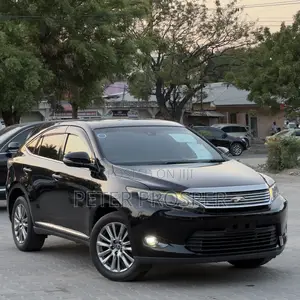Toyota Harrier 2.0 2016 Black