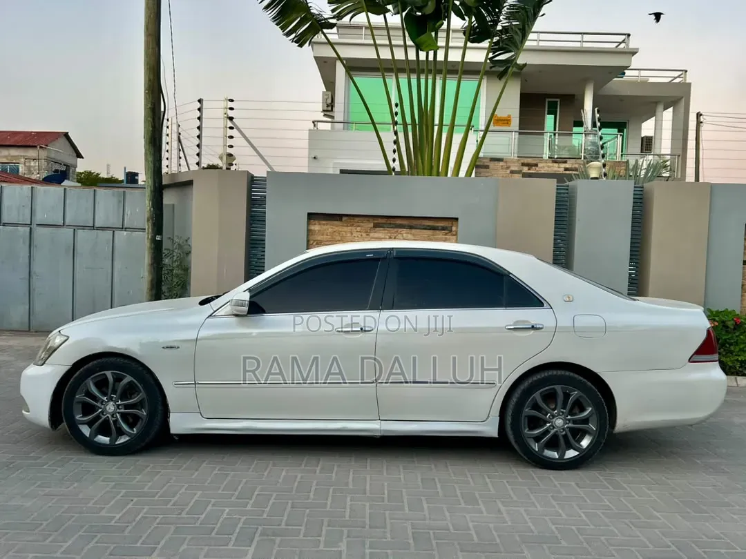 Toyota Crown 2004 Pearl
