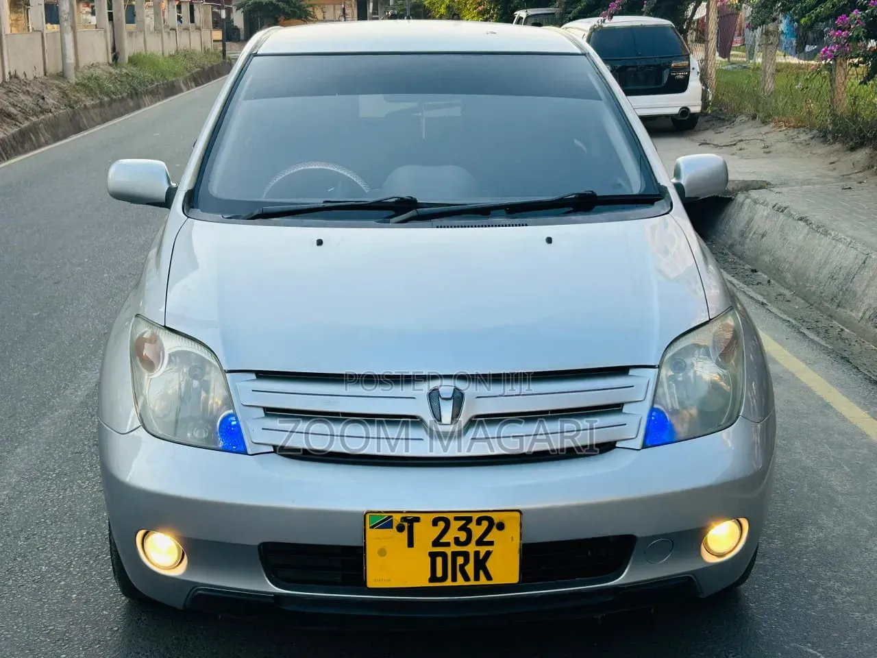 Toyota IST 2005 Silver