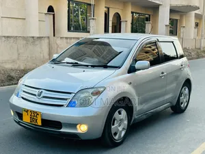 Toyota IST 2005 Silver