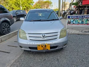 Toyota IST 2005 Silver