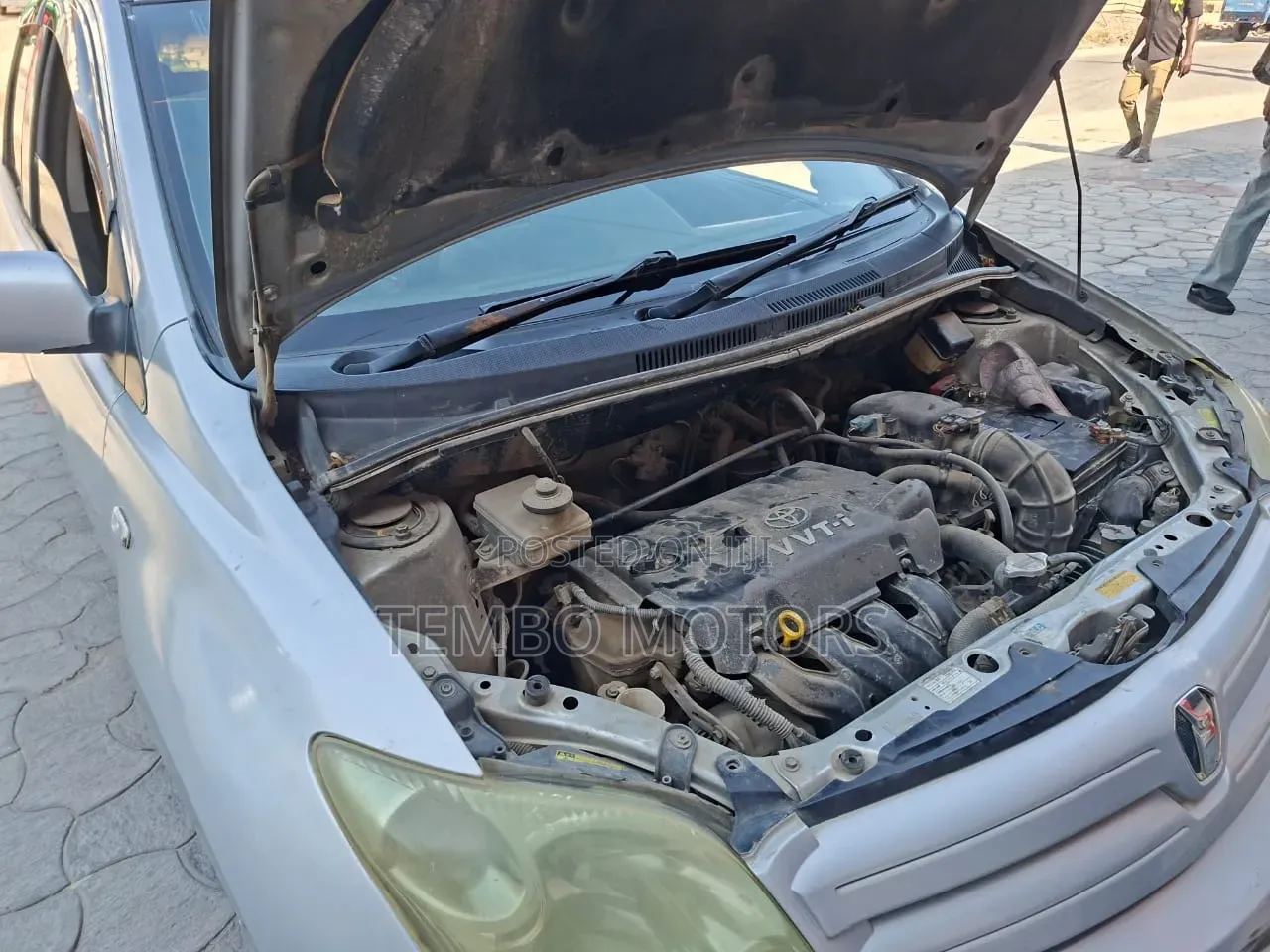Toyota IST 2005 Silver