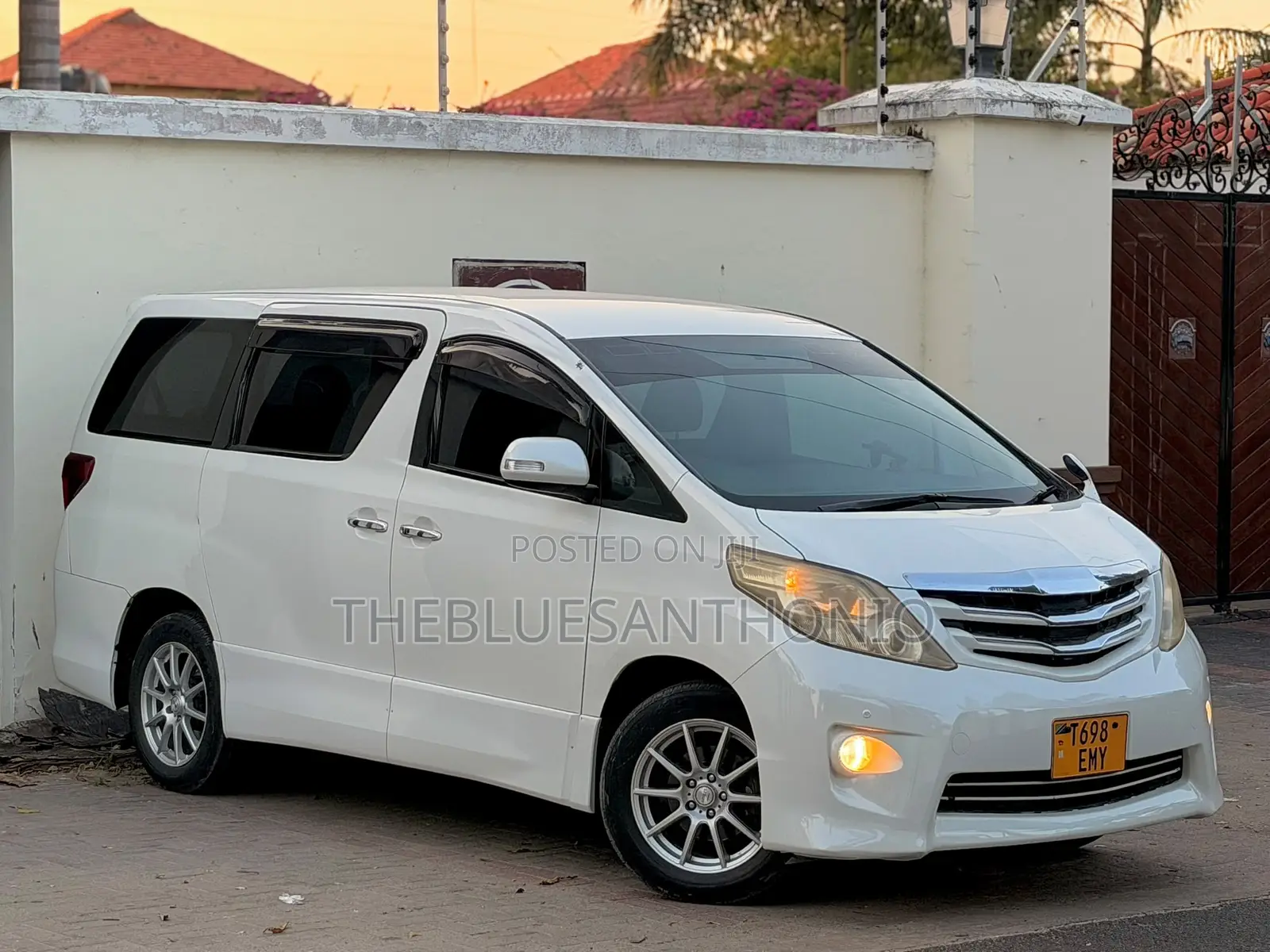 Toyota Alphard 2.4 Petrol AWD 2010 Pearl
