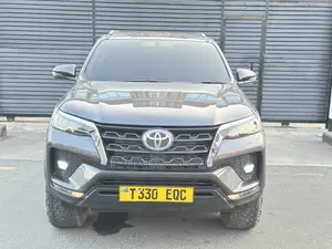 Toyota Fortuner 2.8 D AWD 2022 Gray