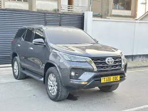 Toyota Fortuner 2.8 D AWD 2022 Gray