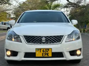 Toyota Crown 2011 Pearl