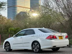 Toyota Crown 2011 Pearl