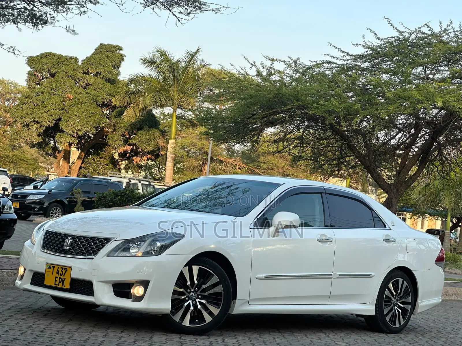 Toyota Crown 2011 Pearl